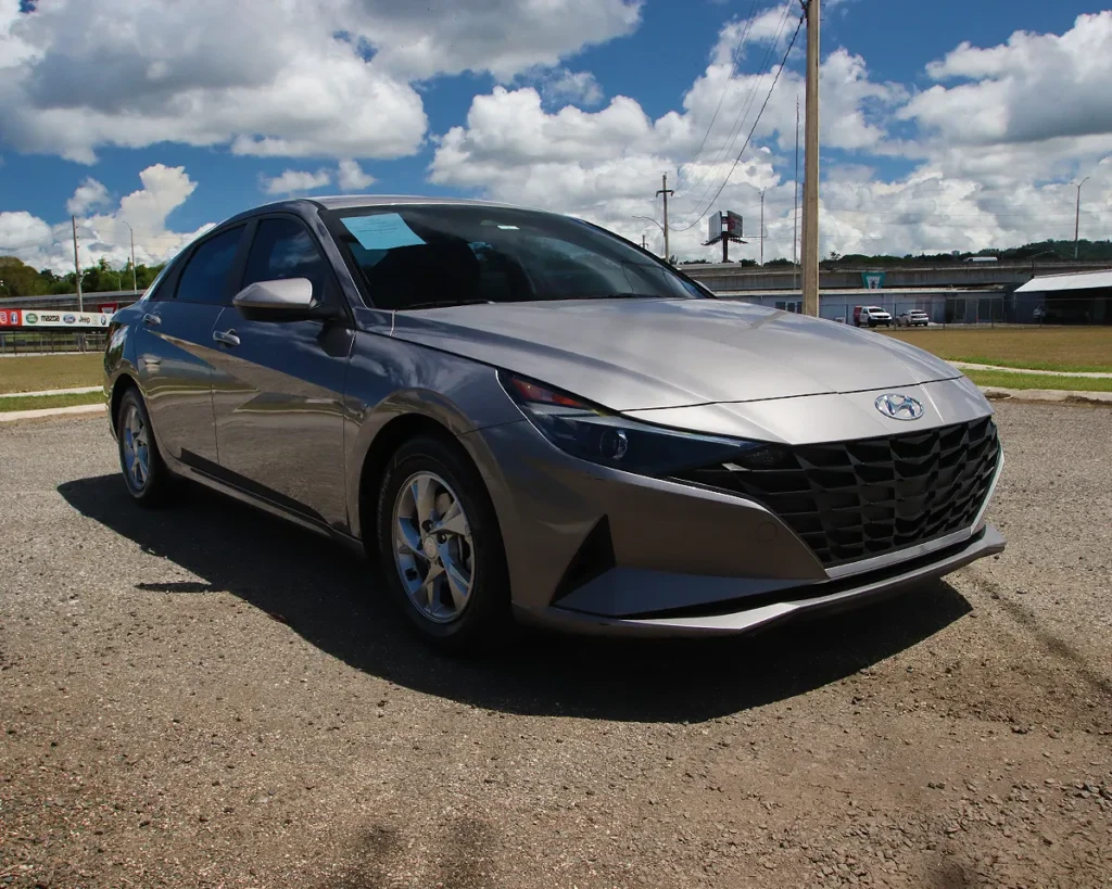 Hyundai Elantra SE Sedan