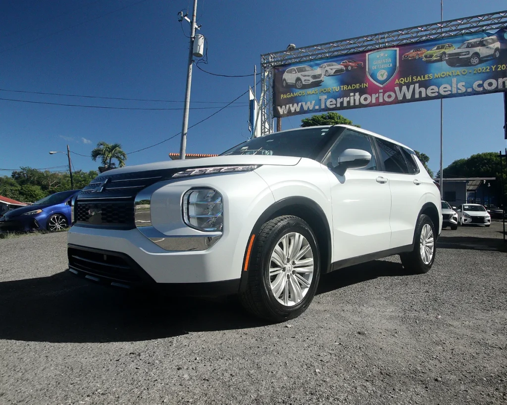 2023 Mitsubishi Outlander ES